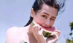 吃瓜女网红大汗淋漓,揭秘网红幕后辛酸